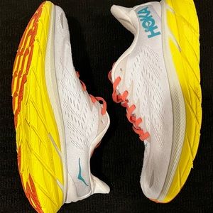 Hoka Clifton 8 men’s size 8, Colorway: Blanc De Blanc/Illuminating